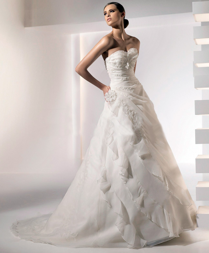 White wedding dresses photo