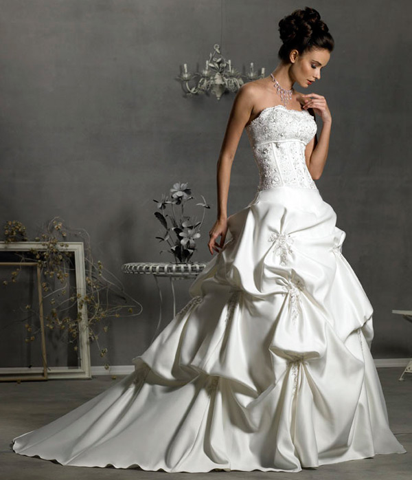 White wedding dresses photo