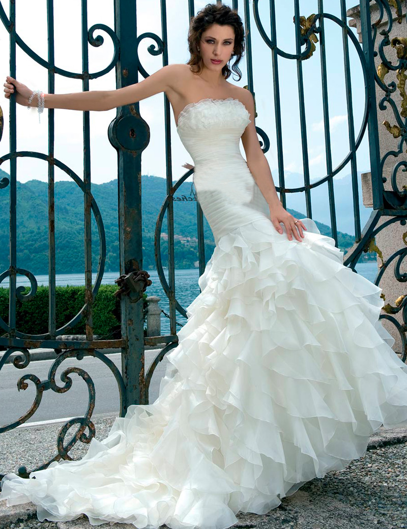 White wedding dresses photo