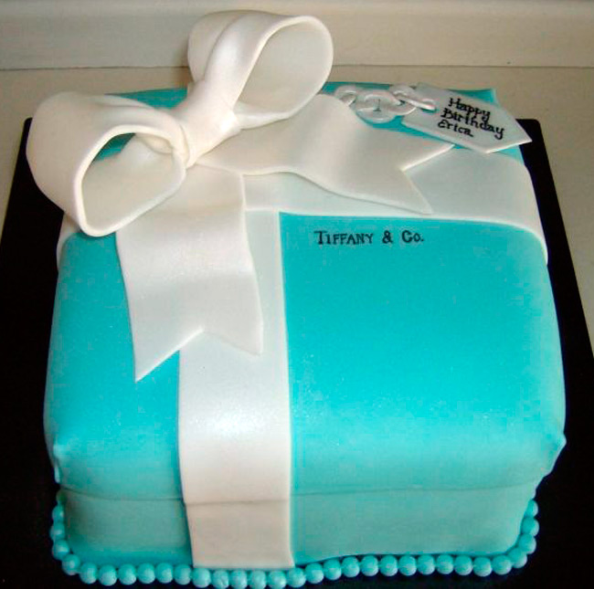 Cake in the image and likeness of a Tiffany box