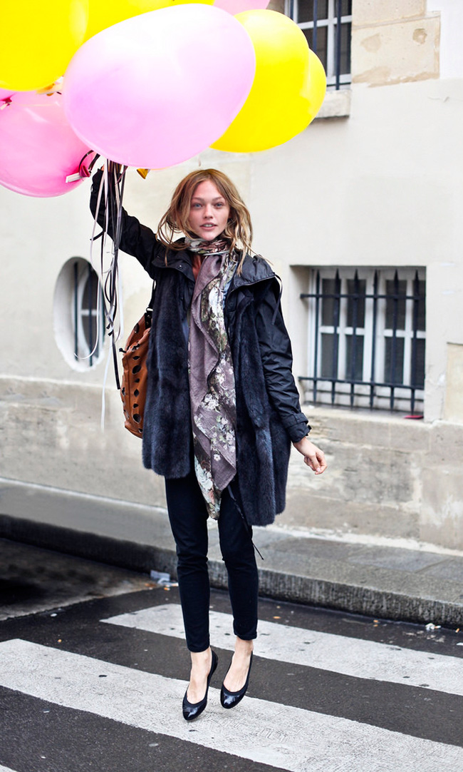 Sasha Pivovarova photo with balloons