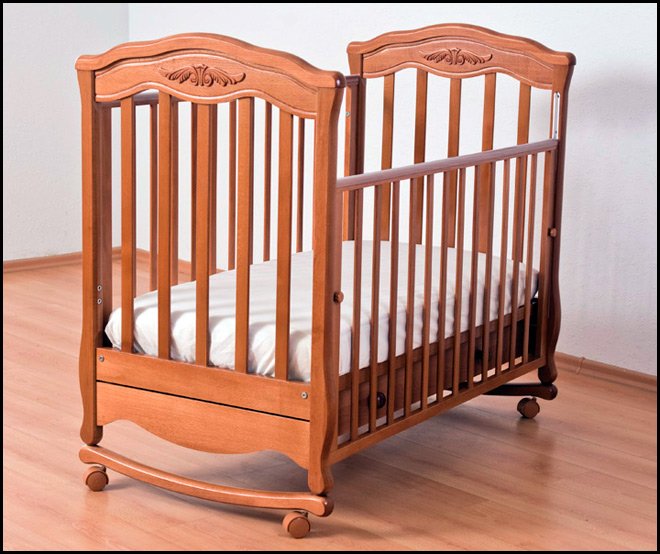 How to choose a baby cot