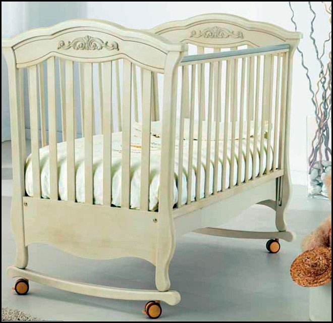 How to choose a baby cot