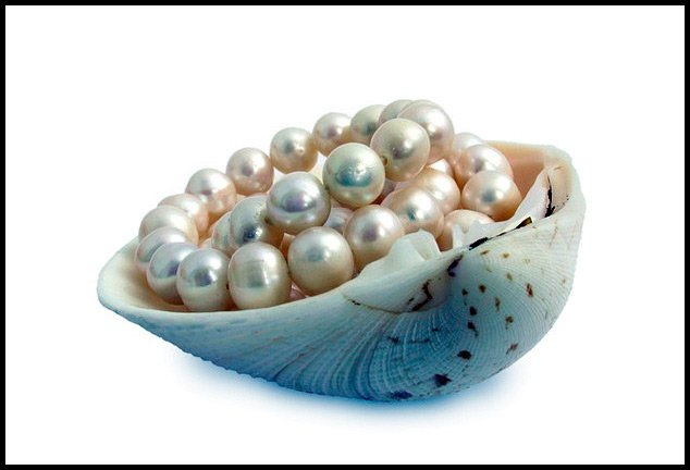 Natural pearls in pearl necklaces