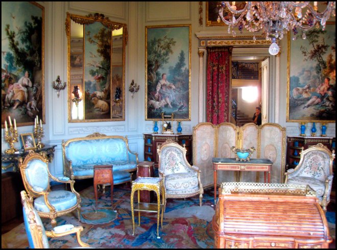 Rococo style in interiors