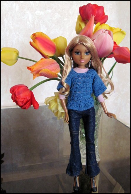 Moxie Teens doll and flowers tulips