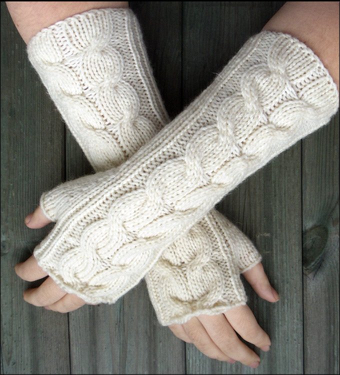 Fashionable knitted mitts