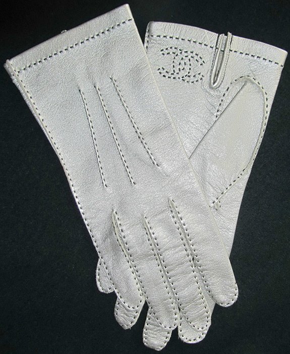 Chanel leather gloves