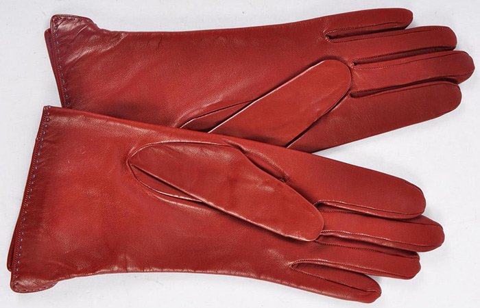 Fashionable leather gloves Hermes