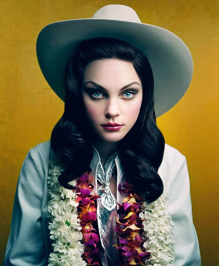 Jessica Stam in a hat