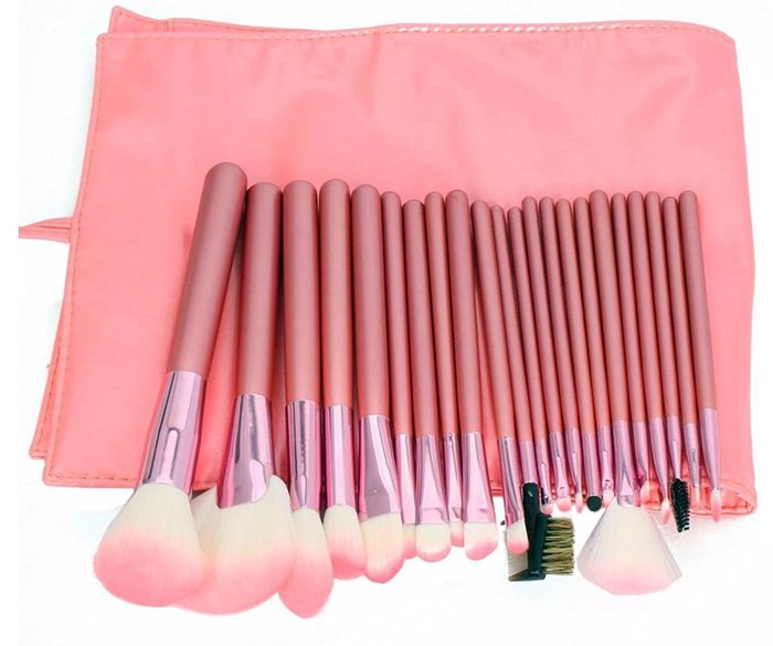 Cosmetic brushes for Barbie, photo