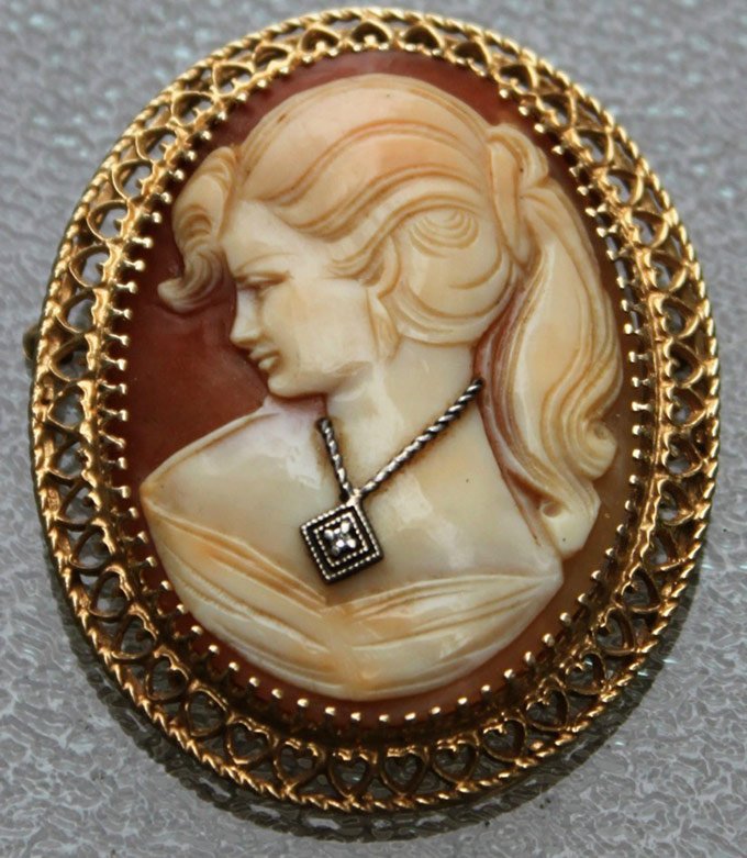 Vintage brooch for a modern girl