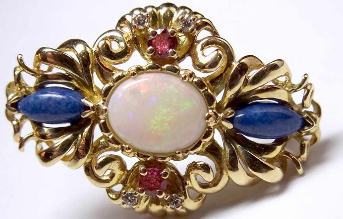 Vintage brooch for a modern girl