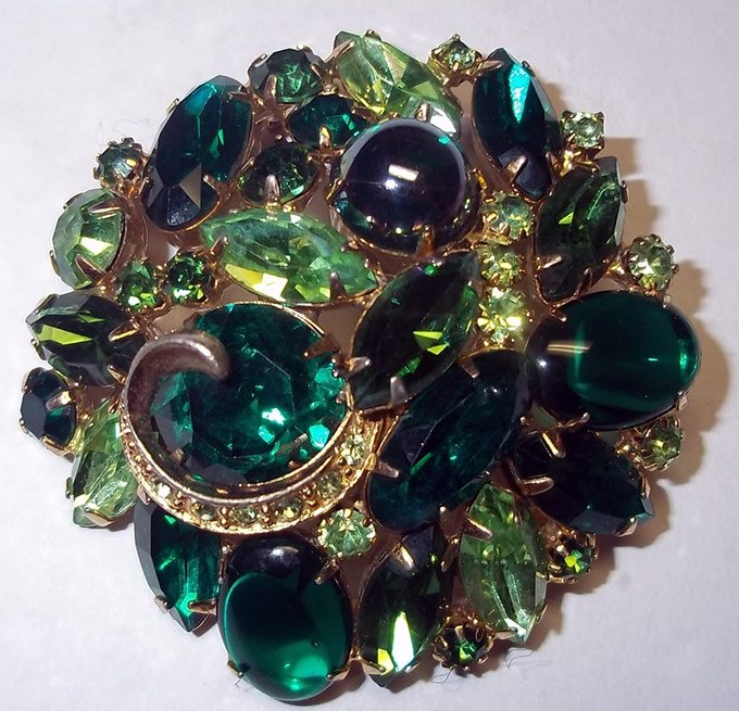 Brooch with green stones, photo