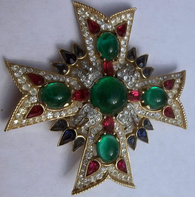 Vintage brooch for a modern girl