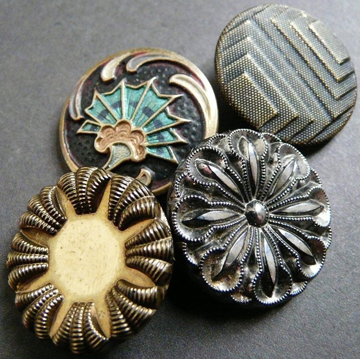 Vintage buttons, the history of buttons in photographs