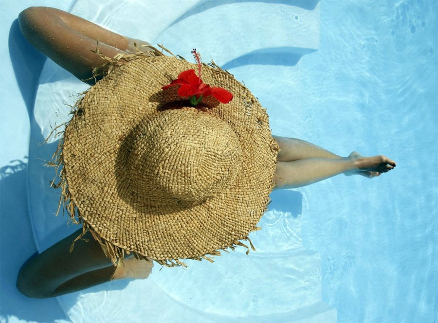 Girl in a straw hat, photo