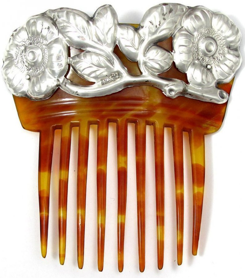 Comb decorated with a silver plate