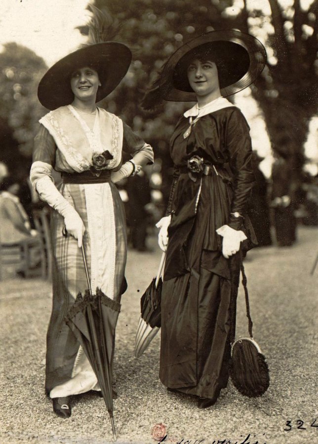 Dresses of the early 20th century, photo