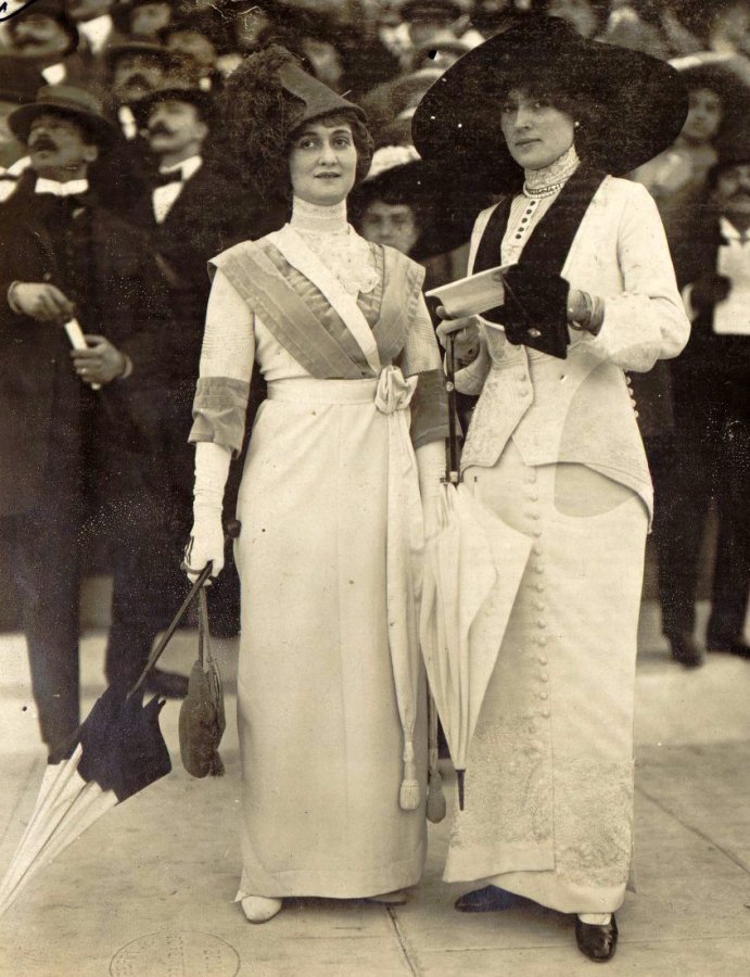 Women in hats, photo