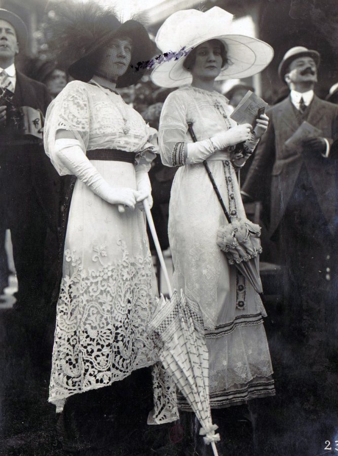 Dresses of the early 20th century, photo