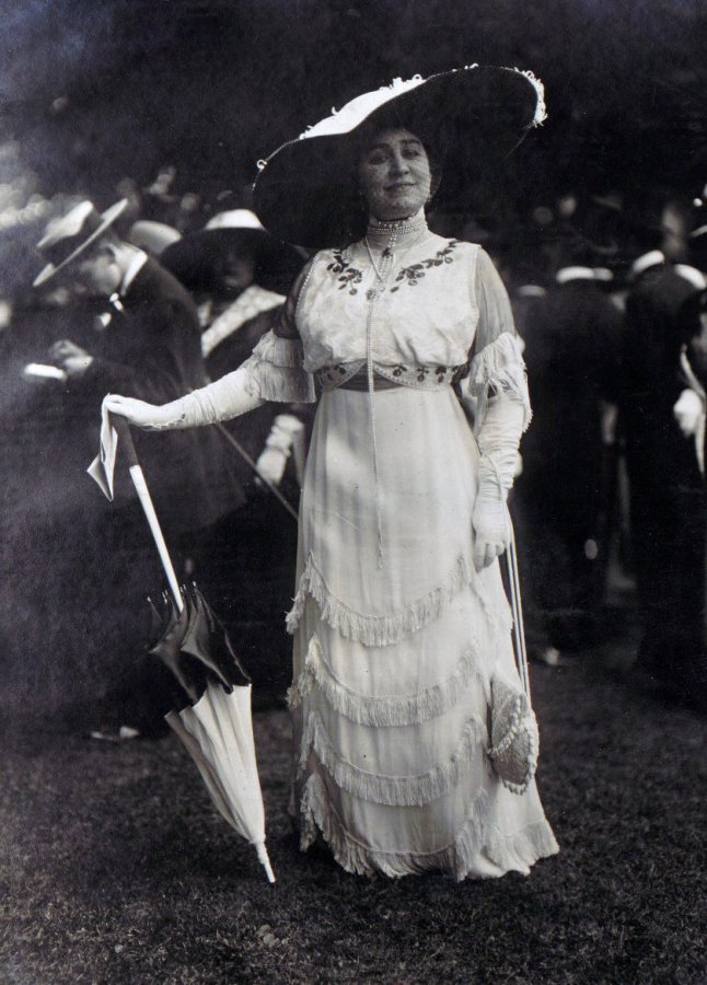 Lady with an umbrella, photo