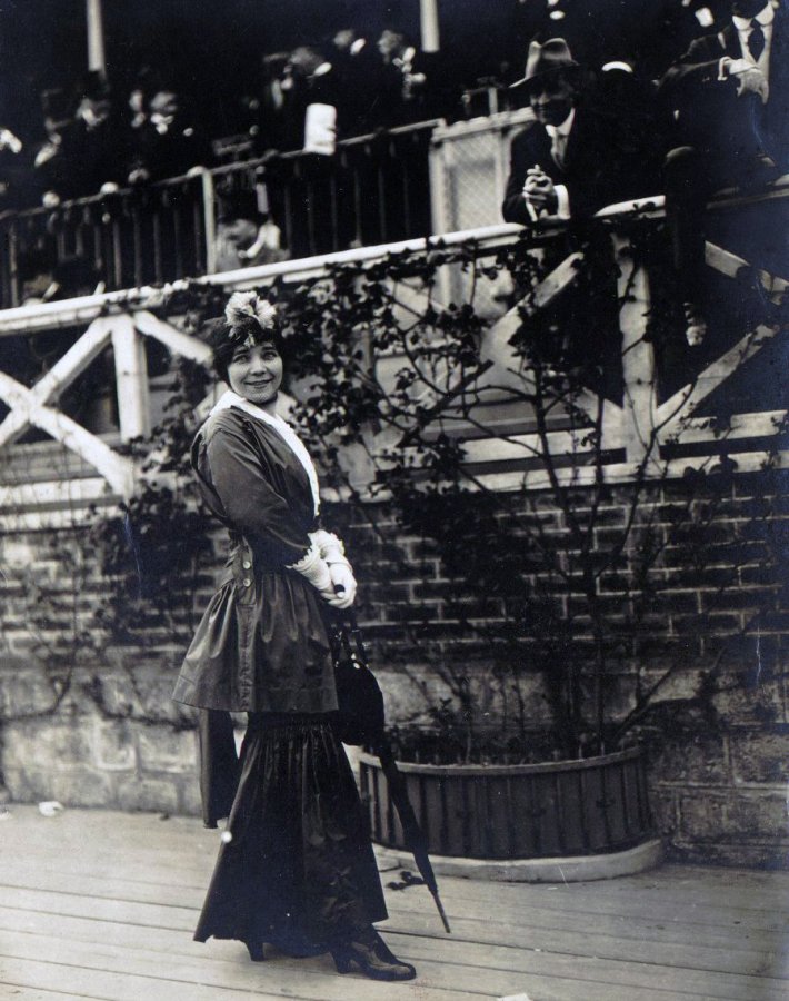 Girl with umbrella, photo