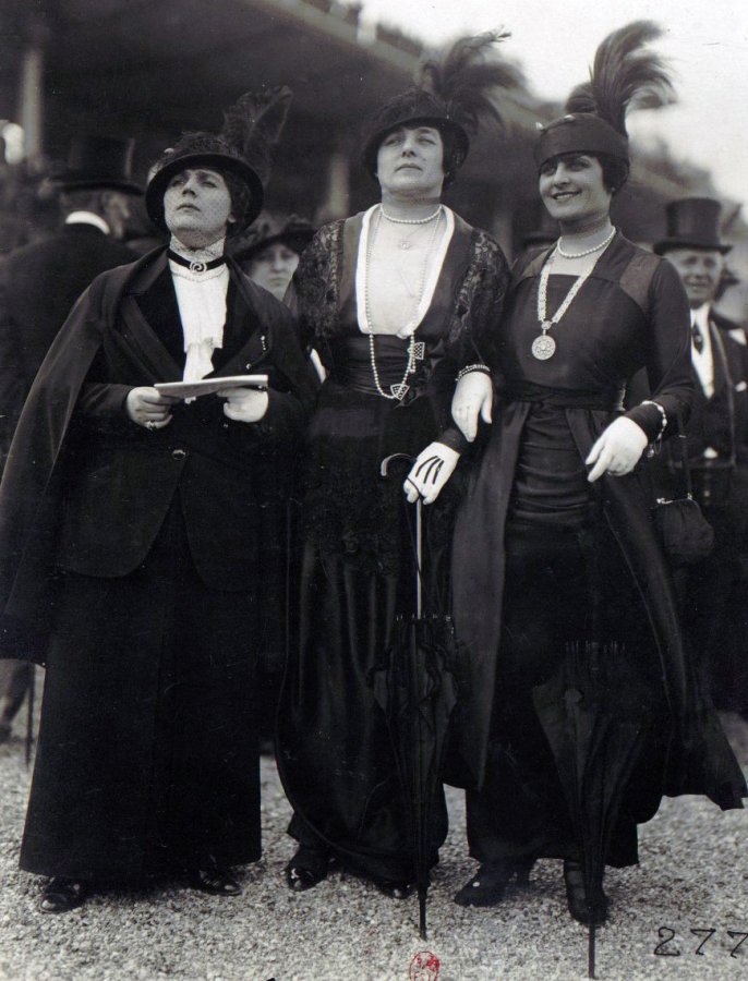 Hats with feathers, photo