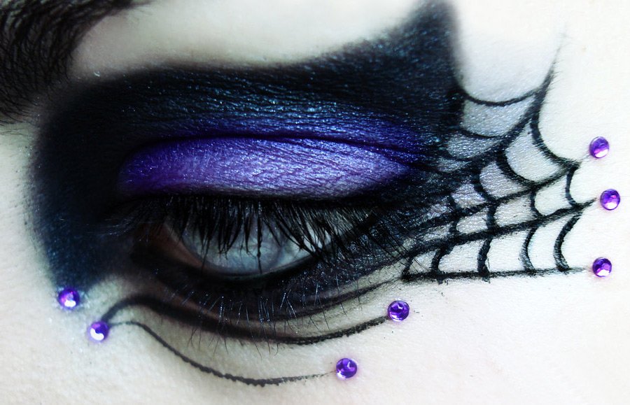 Halloween eye makeup, photo