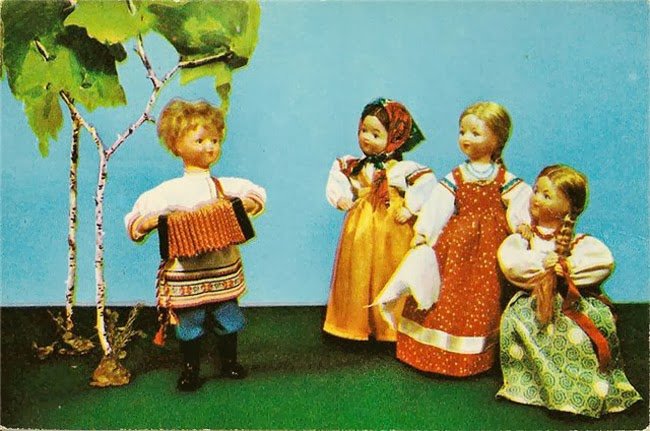 Dolls in national costumes