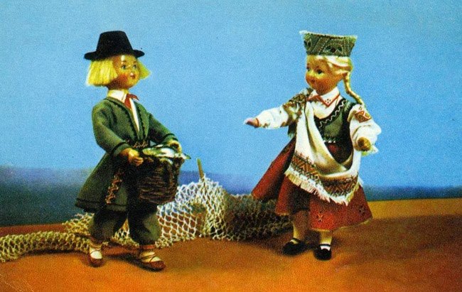 Soviet dolls in national costumes