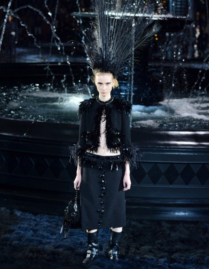 Gothic look from Louis Vuitton, photo