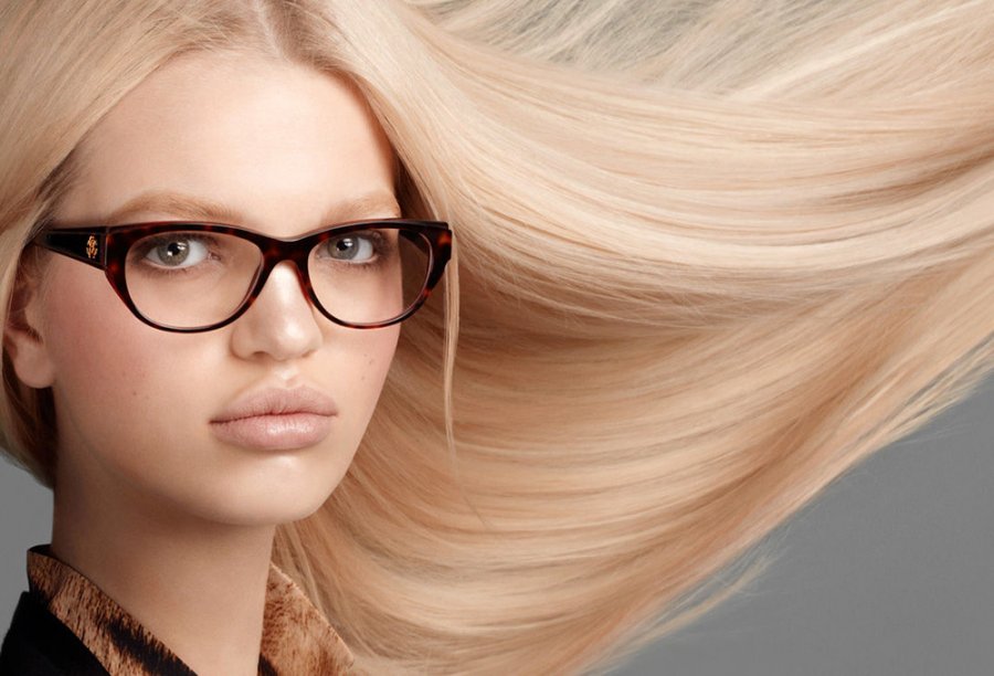 Daphne Groenveld photo with glasses