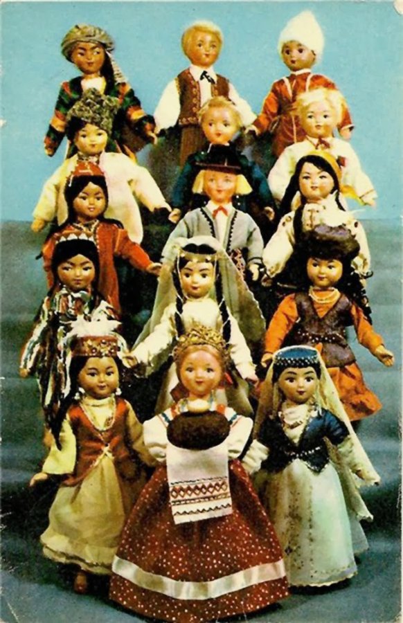 Dolls in national costumes