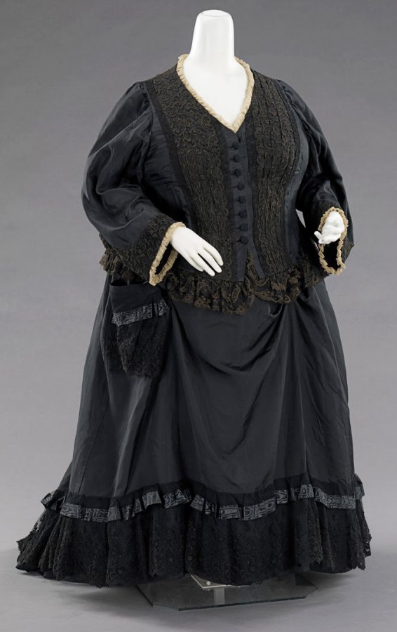 Queen Victoria dress, photo