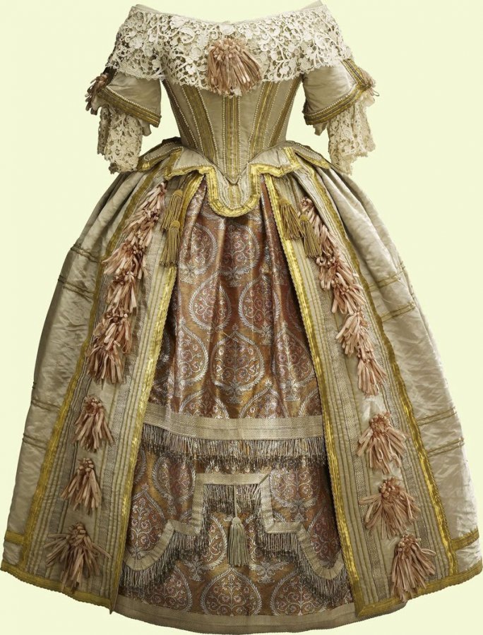 Queen Victoria dress, photo