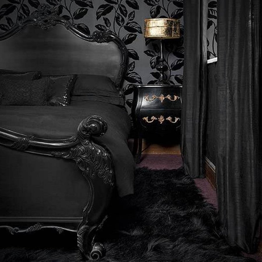 Gothic bedrooms and black gothic bedding