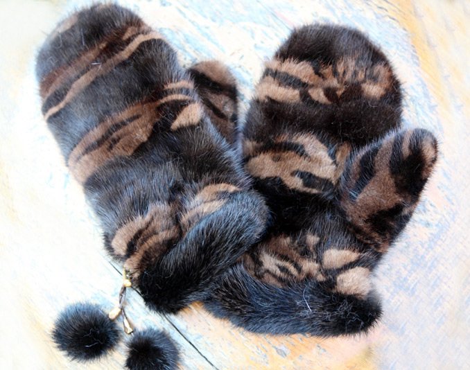 fur mittens