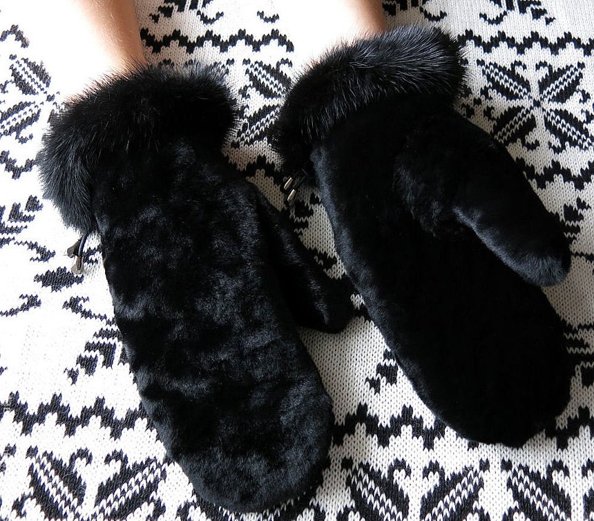 fur mittens