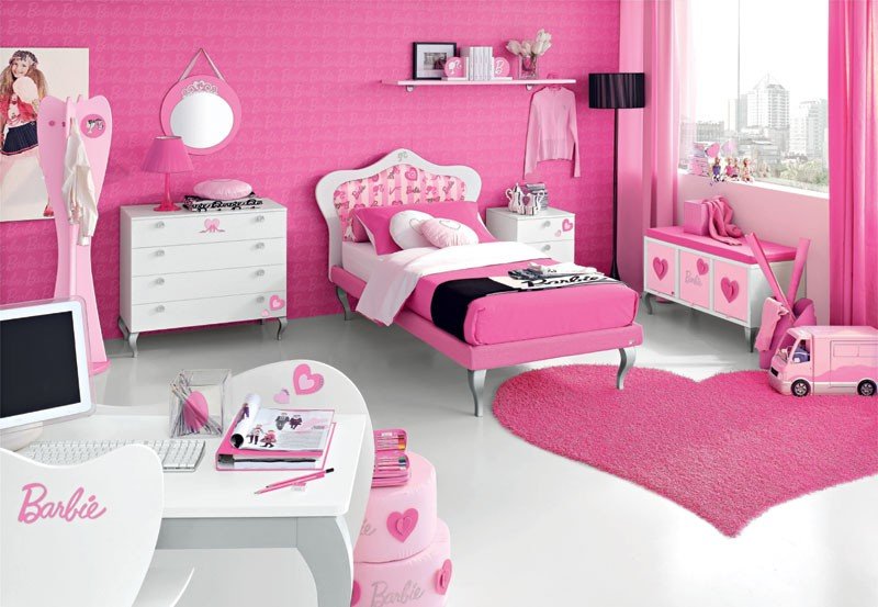 Children's room in pink