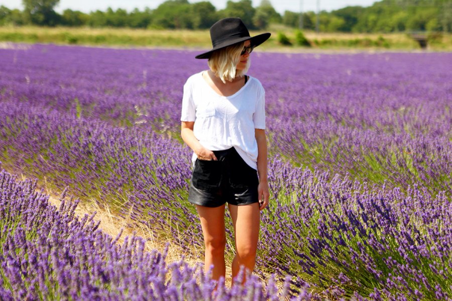 Blonde girl, photo in Provence