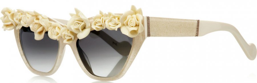 Glasses with roses, photo