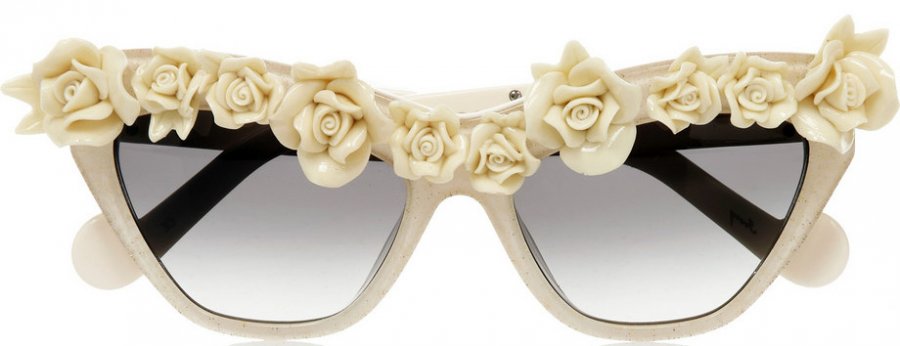 Glasses with roses, photo