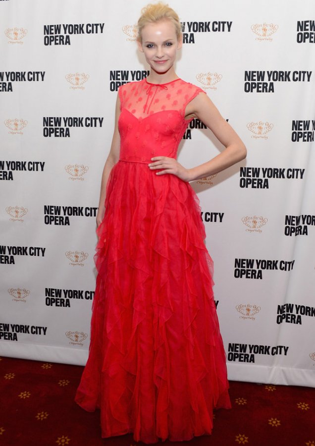 Red dress, photo