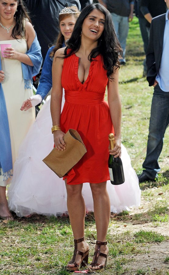 Salma Hayek's red dress, photo