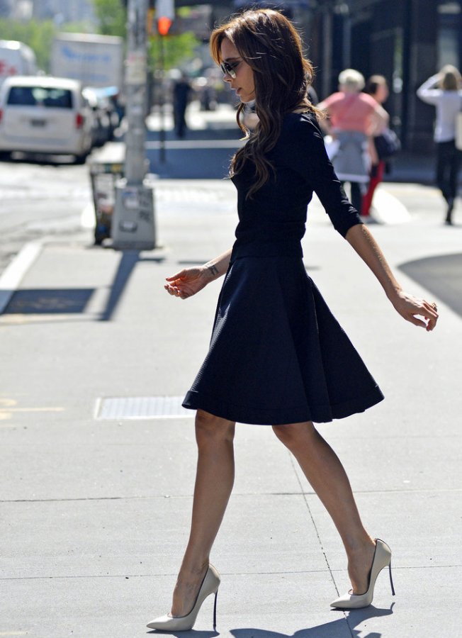 Victoria Beckham pour une promenade