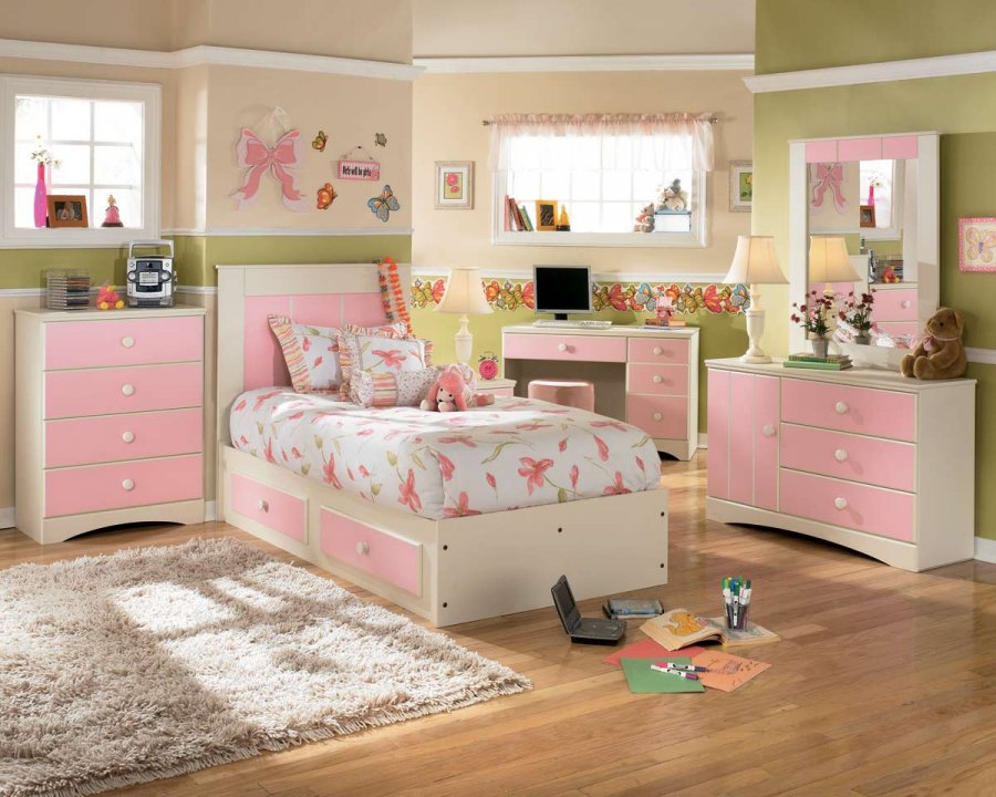 Children's room in pink