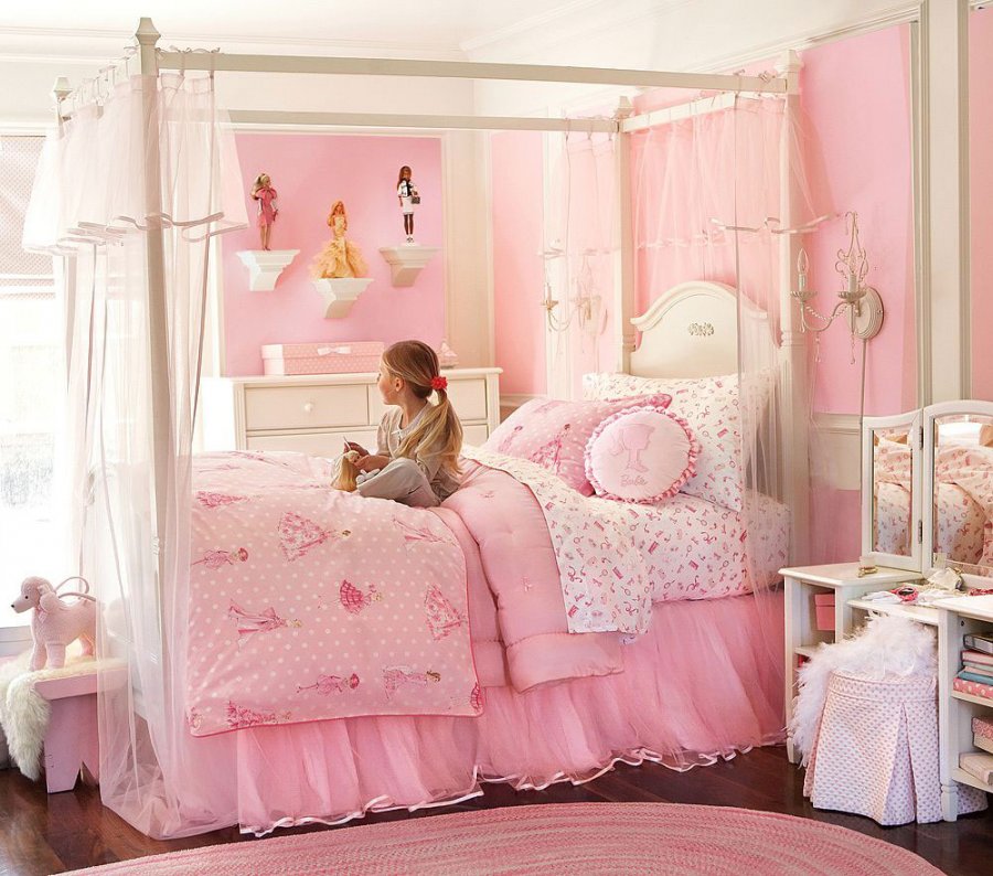 Bedroom in shades of pink