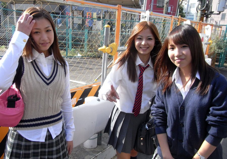 Japanese schoolgirls - photos of japanese girls