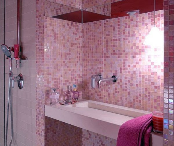 Bathroom in pink tones